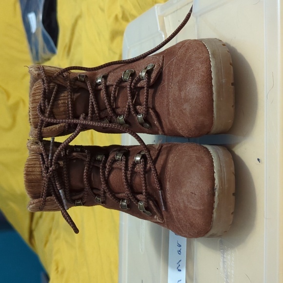 Brown suede boots - Picture 2 of 3